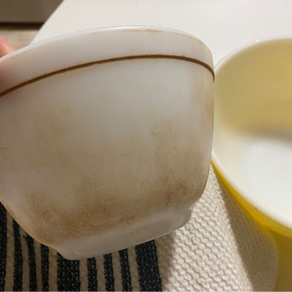 Vintage Pyrex 3-Bowl Set - Picture 3 of 8